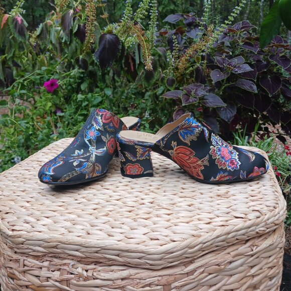 Naturalizer, Size 5M, Daria · Slip-on style - Picture 3 of 6